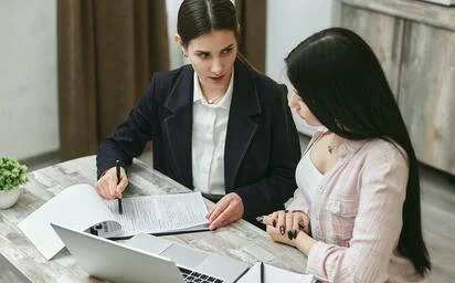 Imagen destacada de ¿Cuáles son las reglas especiales para el contrato de extranjeros?